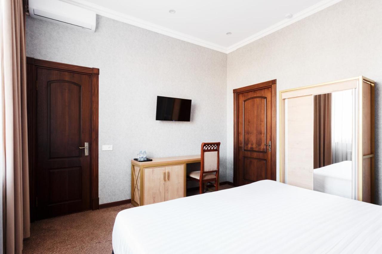 Western Suites Hotel Tashkent Exterior photo