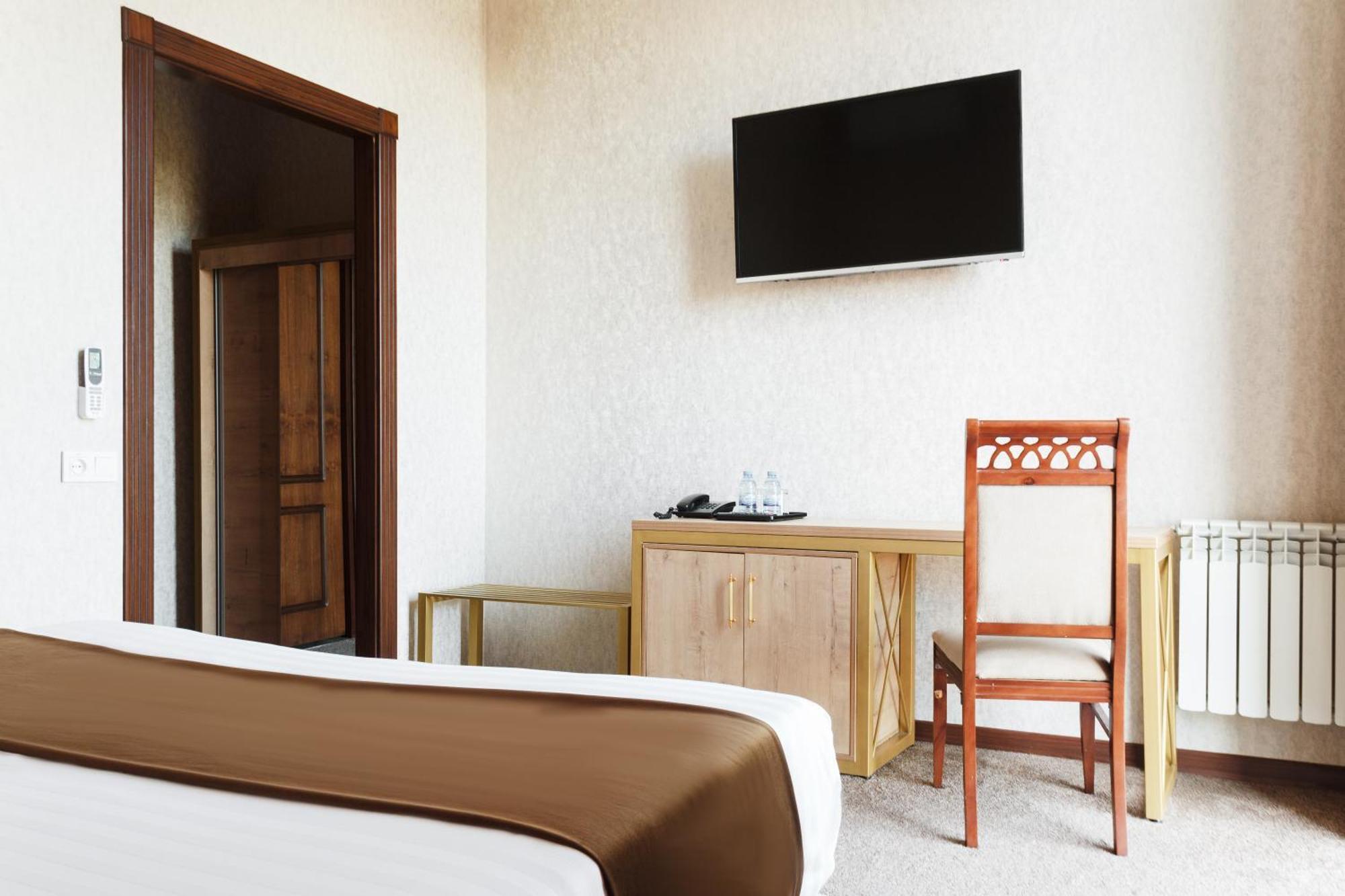 Western Suites Hotel Tashkent Exterior photo