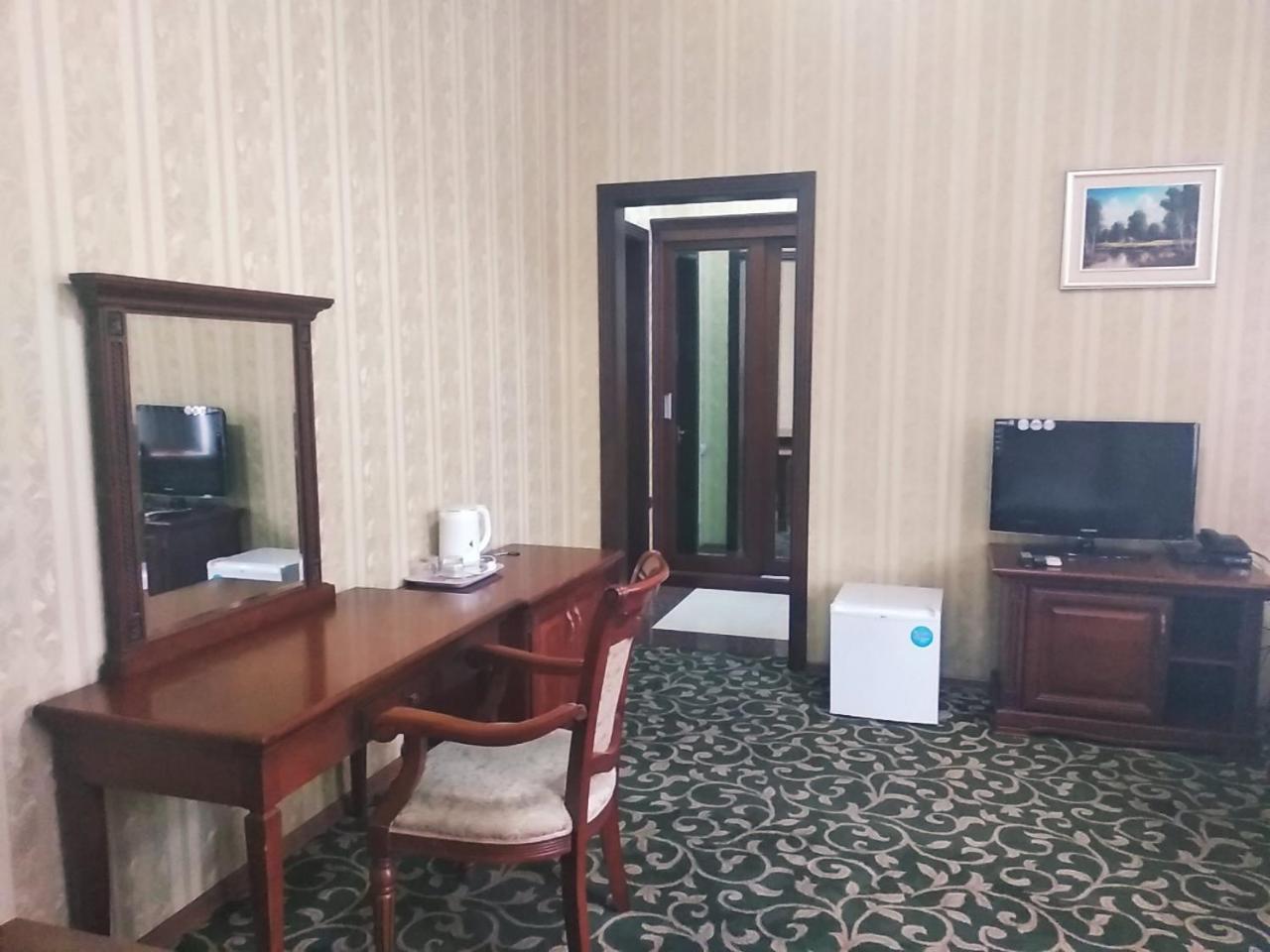 Western Suites Hotel Tashkent Exterior photo